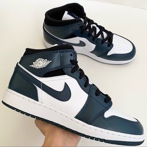 NEW Air Jordan 1 Mid GS Armory Navy